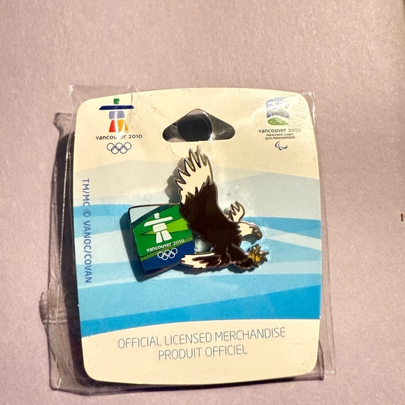 Vancouver 2010 Olympic Eagle Pin - Picture 1 of 1